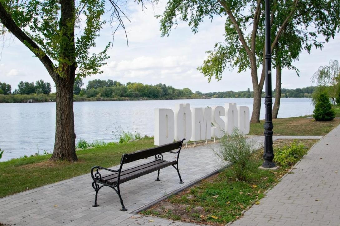 Sello Szabadidocentrum Domsod エクステリア 写真